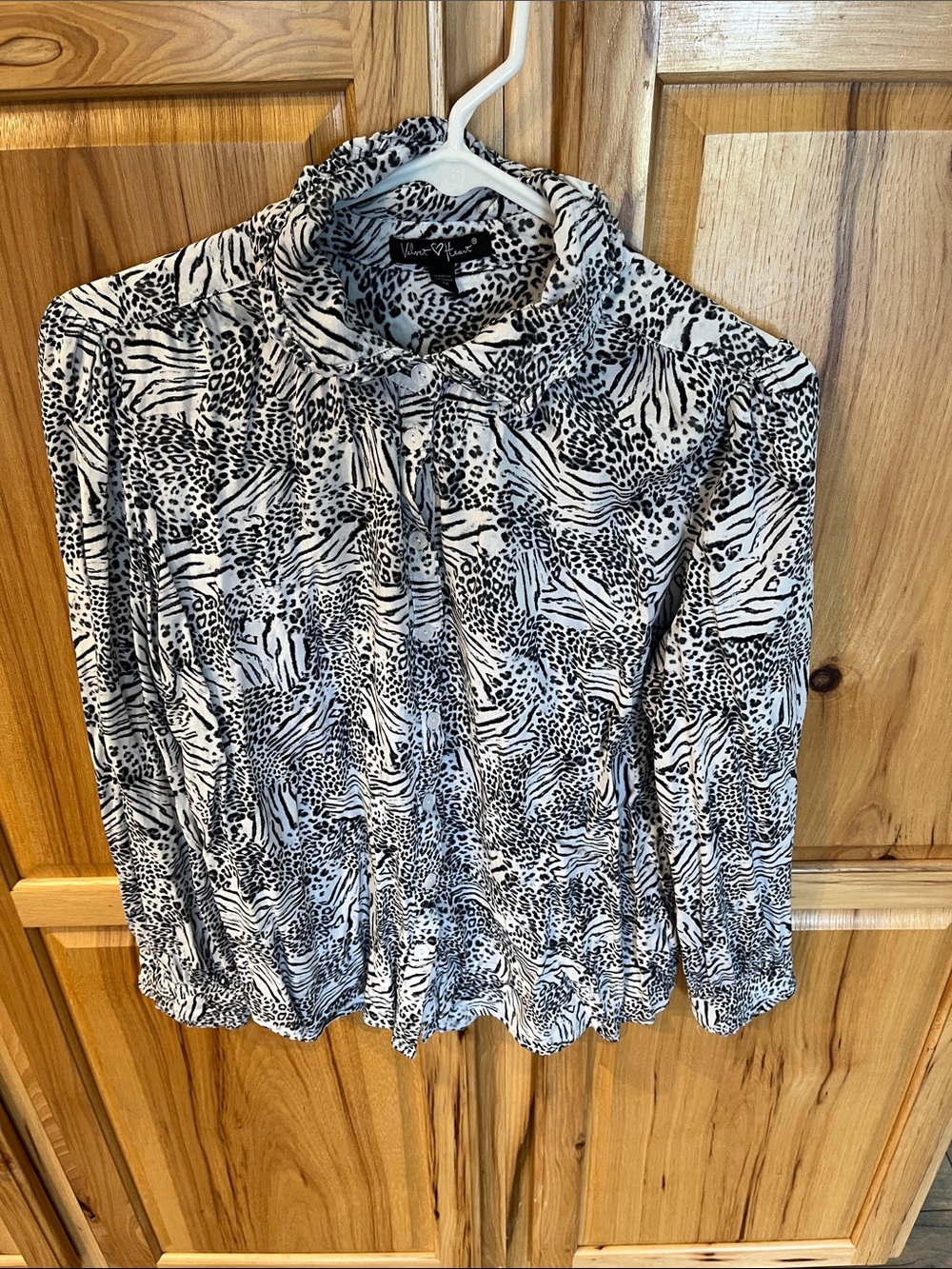 VELVET HEART Black & White Animal Print Button-Front Blouse, size M - EUC